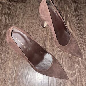 NWT Good American suede heels